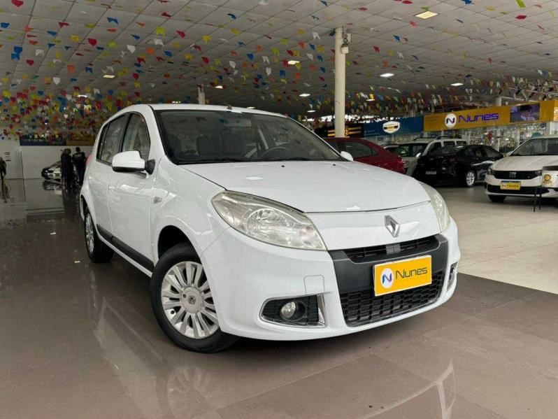 //www.autoline.com.br/carro/renault/sandero-16-privilege-16v-flex-4p-automatico/2013/salvador-ba/24034024