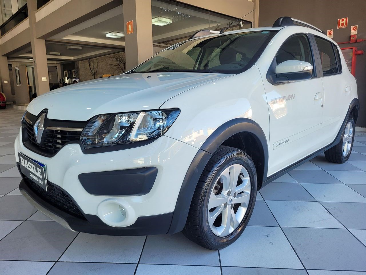 //www.autoline.com.br/carro/renault/sandero-16-stepway-8v-flex-4p-manual/2016/sao-paulo-sp/24238864