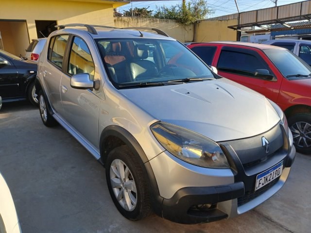 //www.autoline.com.br/carro/renault/sandero-16-stepway-16v-flex-4p-automatico/2013/sorocaba-sp/24297262