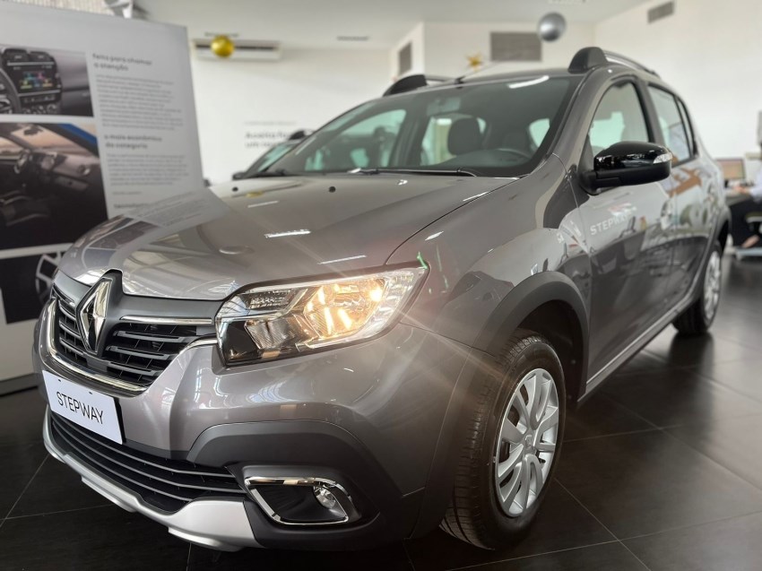 //www.autoline.com.br/carro/renault/sandero-10-stepway-zen-16v-flex-4p-manual/2025/brasilia-df/24559945