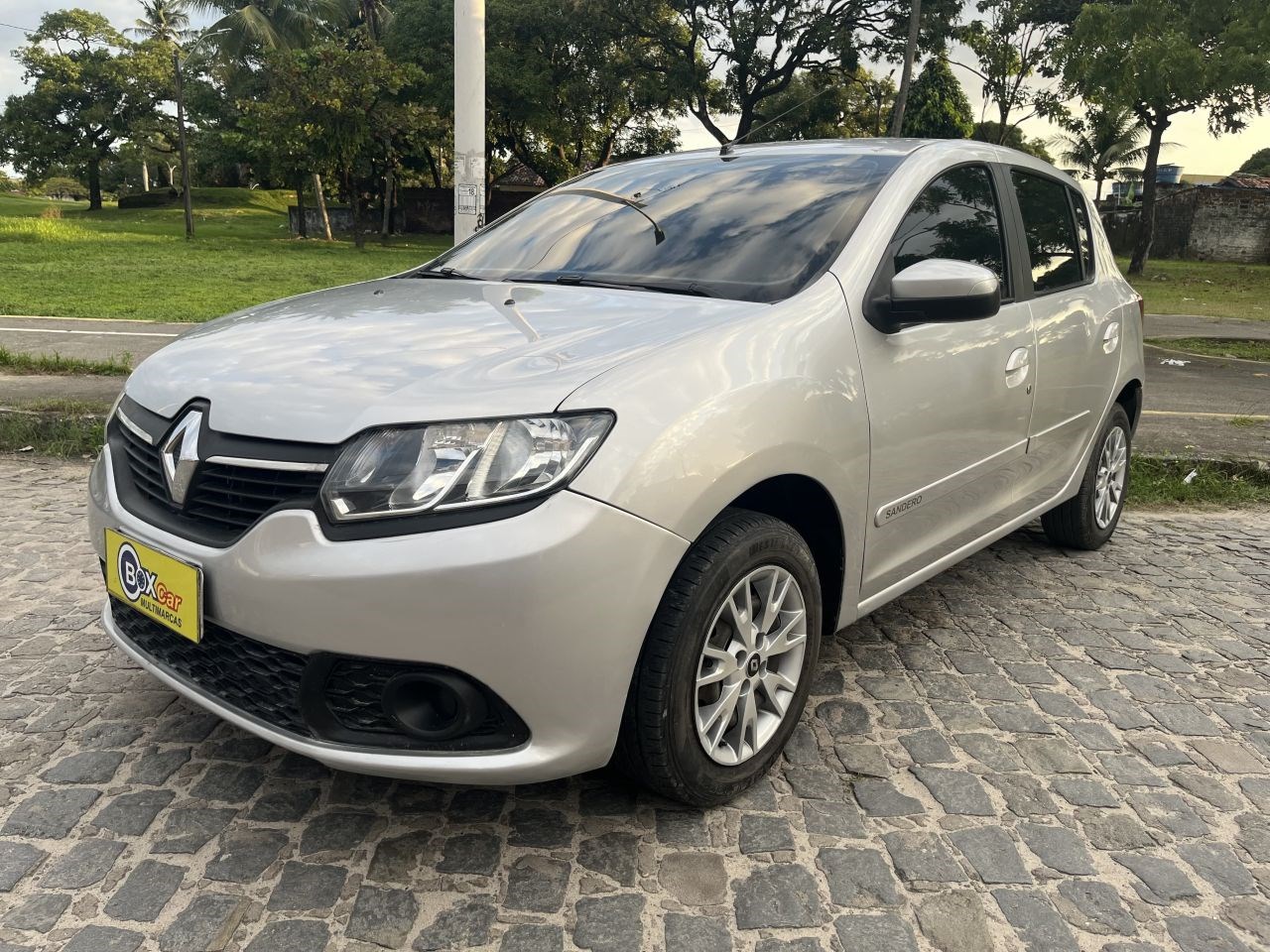 //www.autoline.com.br/carro/renault/sandero-10-expression-16v-flex-4p-manual/2015/recife-pe/24787110
