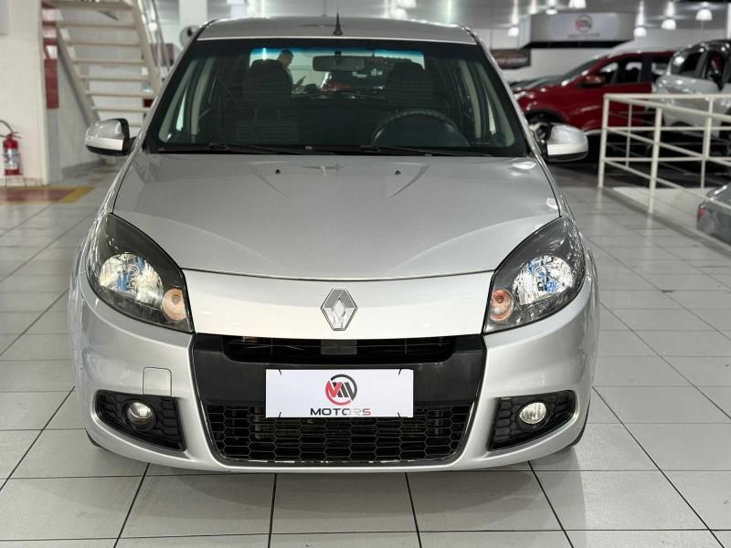 //www.autoline.com.br/carro/renault/sandero-16-privilege-16v-flex-4p-automatico/2014/sao-paulo-sp/24809056