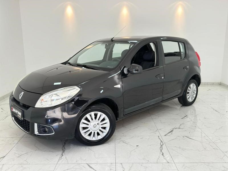 //www.autoline.com.br/carro/renault/sandero-16-privilege-16v-flex-4p-automatico/2012/curitiba-pr/24833940