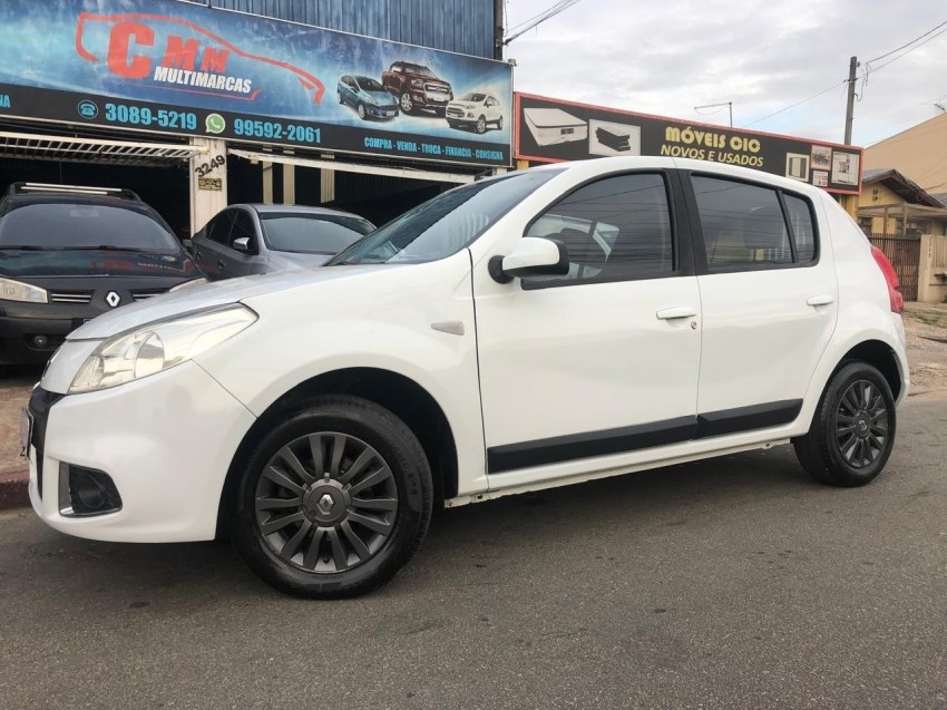 //www.autoline.com.br/carro/renault/sandero-16-privilege-8v-flex-4p-manual/2013/curitiba-pr/24865395