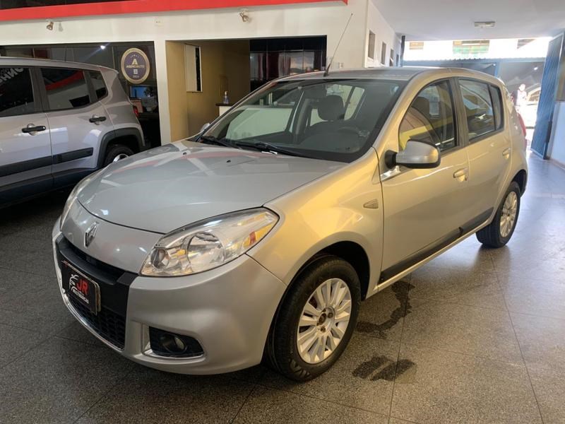 //www.autoline.com.br/carro/renault/sandero-16-privilege-16v-flex-4p-automatico/2012/brasilia-df/24896992