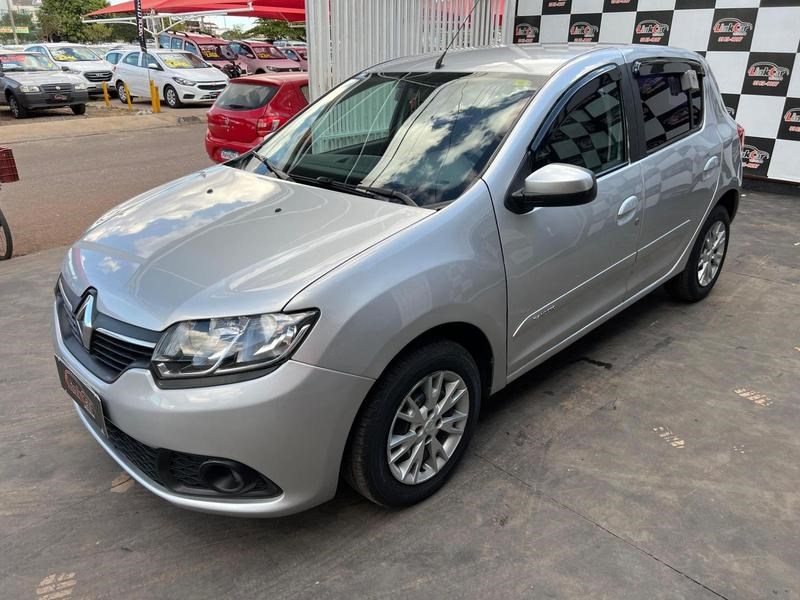 //www.autoline.com.br/carro/renault/sandero-16-expression-8v-flex-4p-manual/2015/brasilia-df/24913544