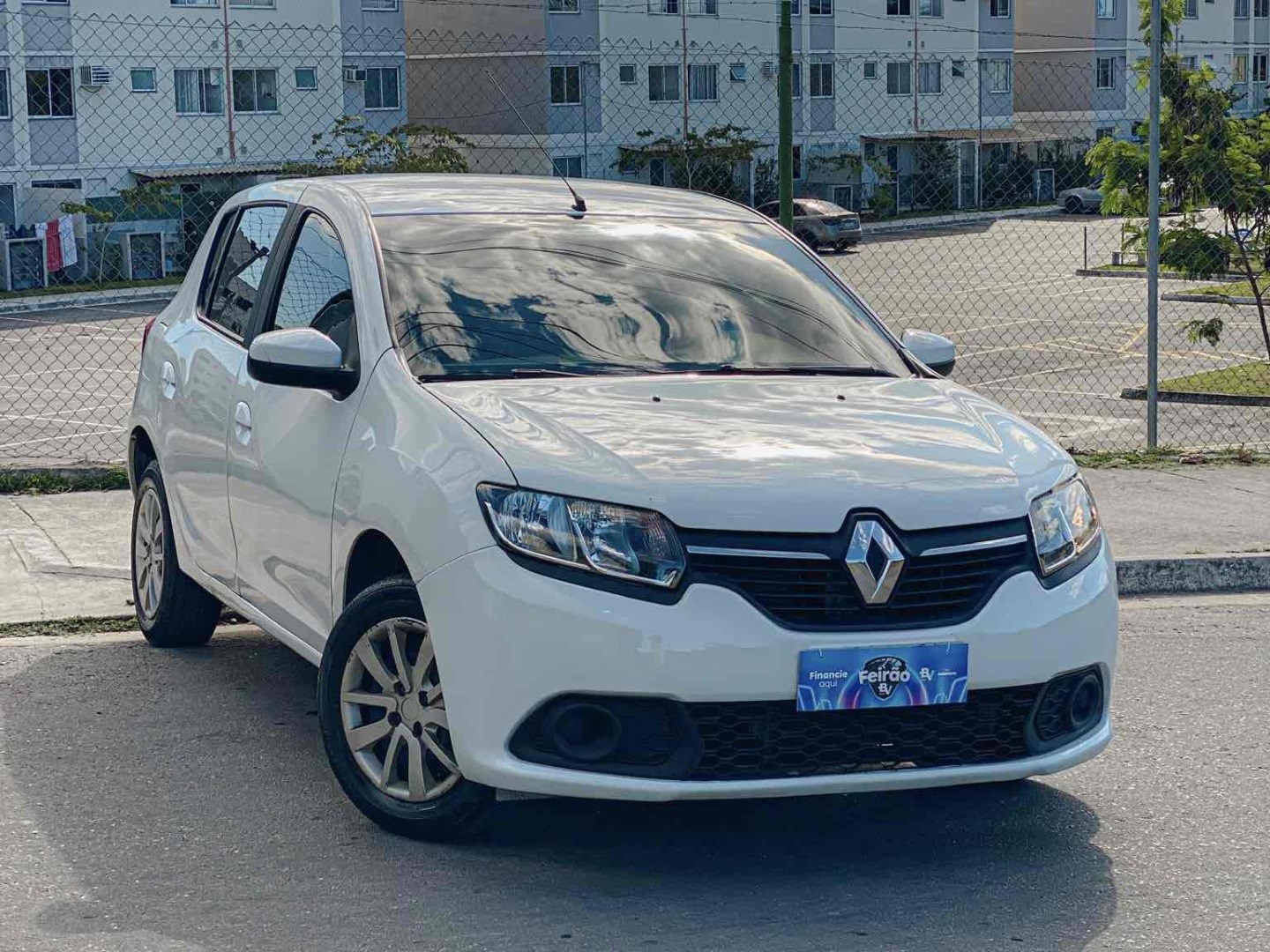//www.autoline.com.br/carro/renault/sandero-10-expression-16v-flex-4p-manual/2016/itaborai-rj/25014352