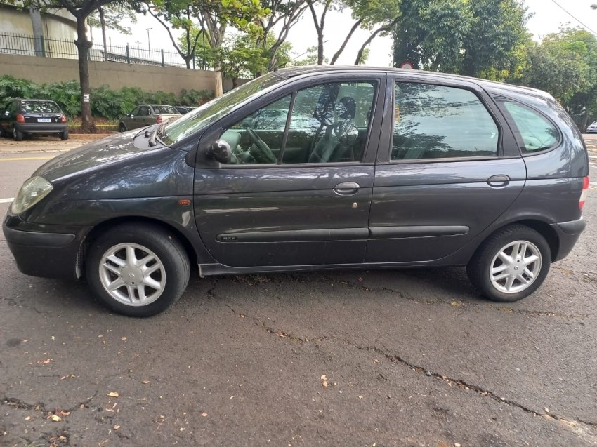 //www.autoline.com.br/carro/renault/scenic-20-rxe-16v-gasolina-4p-manual/2002/campinas-sp/23576248