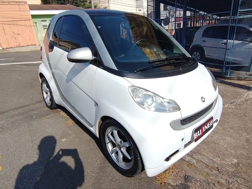 //www.autoline.com.br/carro/smart/fortwo-10-coupe-62kw-passion-12v-gasolina-2p-turbo-a/2011/campinas-sp/24367011