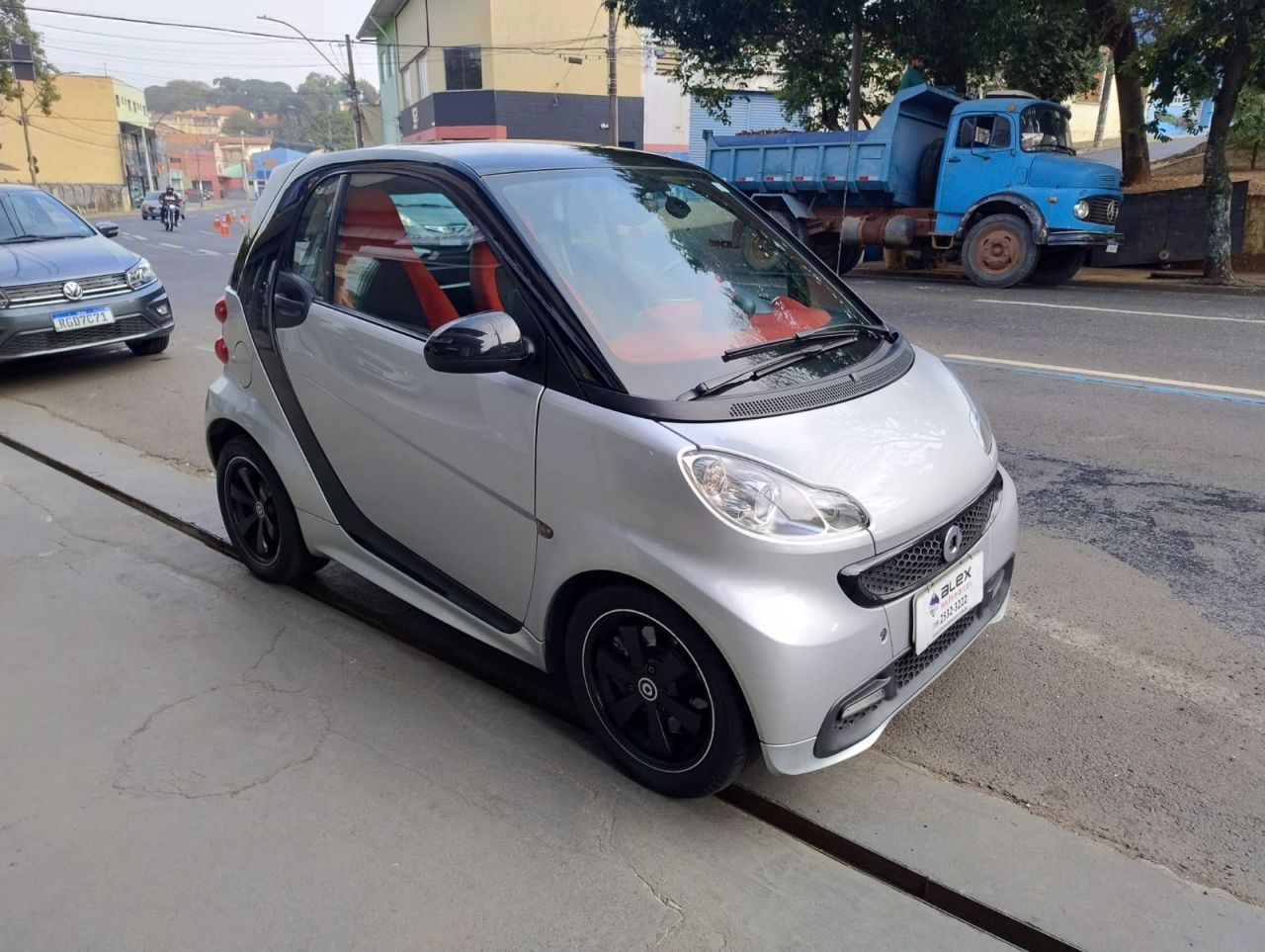 //www.autoline.com.br/carro/smart/fortwo-10-mhd-coupe-12v-gasolina-2p-automatizado/2015/piracicaba-sp/24910893