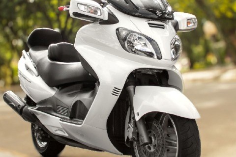 //www.autoline.com.br/moto/suzuki/burgman-650-executive-gas-aut-basico/2011/limeira-sp/23453708