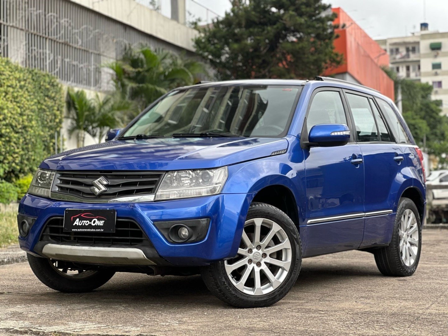 //www.autoline.com.br/carro/suzuki/grand-vitara-20-limited-edition-4x2-16v-140cv-4p-gasolina/2014/rio-de-janeiro-rj/24997345