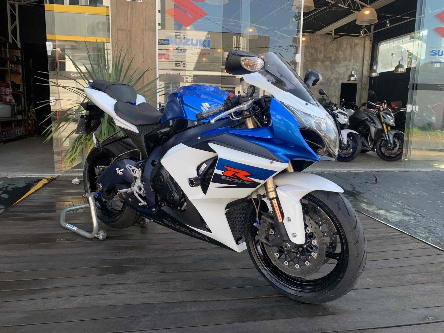 //www.autoline.com.br/moto/suzuki/gsx-r-1000-gas-mec-basico/2012/amparo-sp/24479287