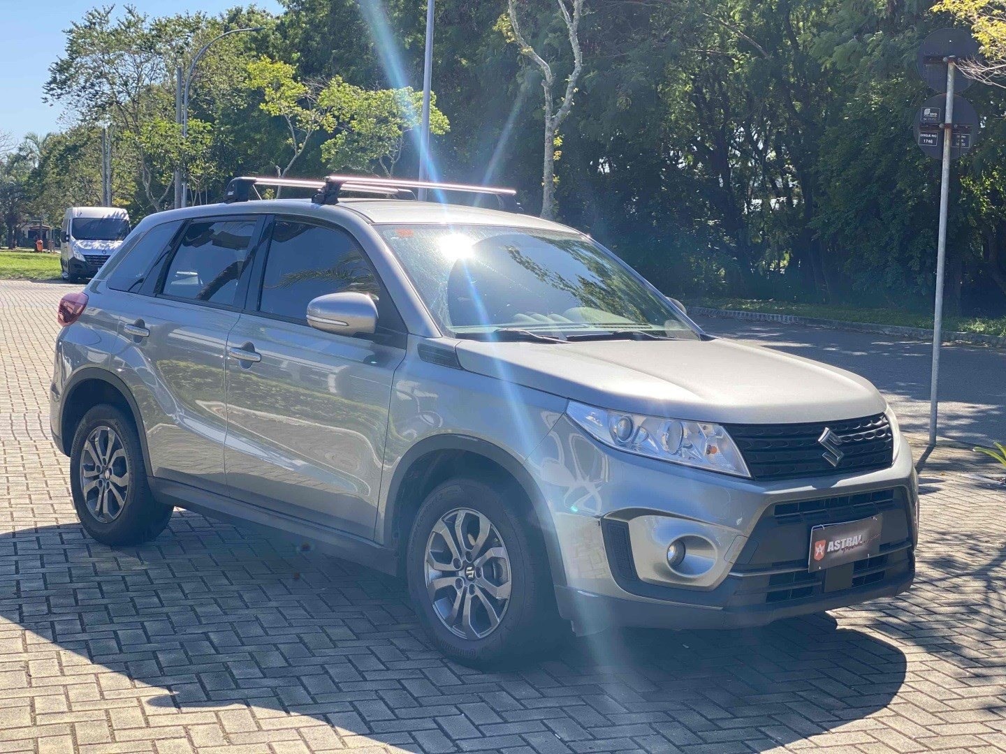 //www.autoline.com.br/carro/suzuki/vitara-16-4all-se-16v-gasolina-4p-automatico/2020/rio-de-janeiro-rj/24967538