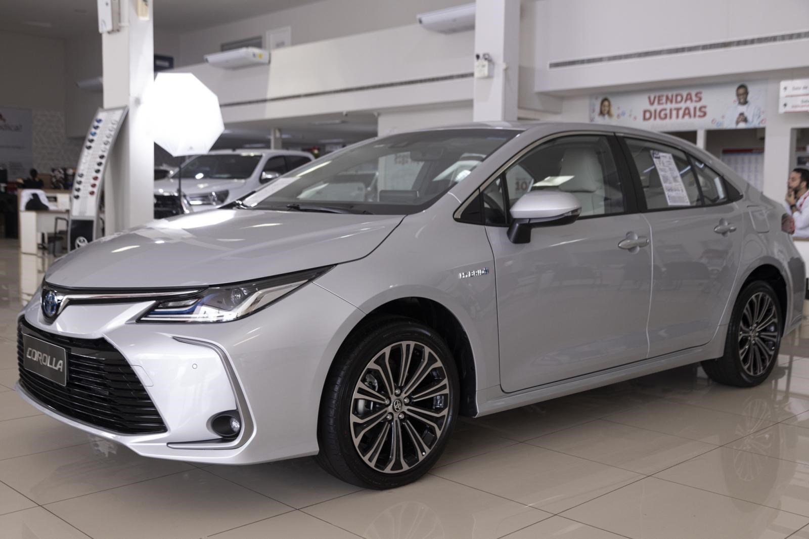 //www.autoline.com.br/carro/toyota/corolla-18-sedan-altis-premium-hybrid-16v-flex-4p-cvt/2024/anapolis-go/23489515