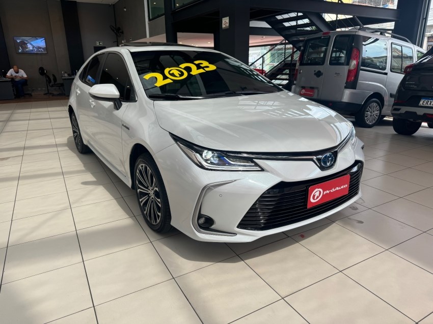 //www.autoline.com.br/carro/toyota/corolla-18-sedan-altis-premium-hybrid-16v-flex-4p-cvt/2023/sao-paulo-sp/23930037