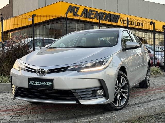 //www.autoline.com.br/carro/toyota/corolla-20-altis-16v-flex-4p-automatico/2018/joinville-sc/23997577
