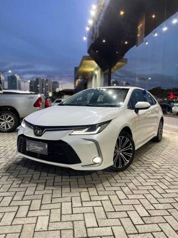 //www.autoline.com.br/carro/toyota/corolla-20-sedan-altis-premium-16v-flex-4p-cvt/2023/fortaleza-ce/24124412