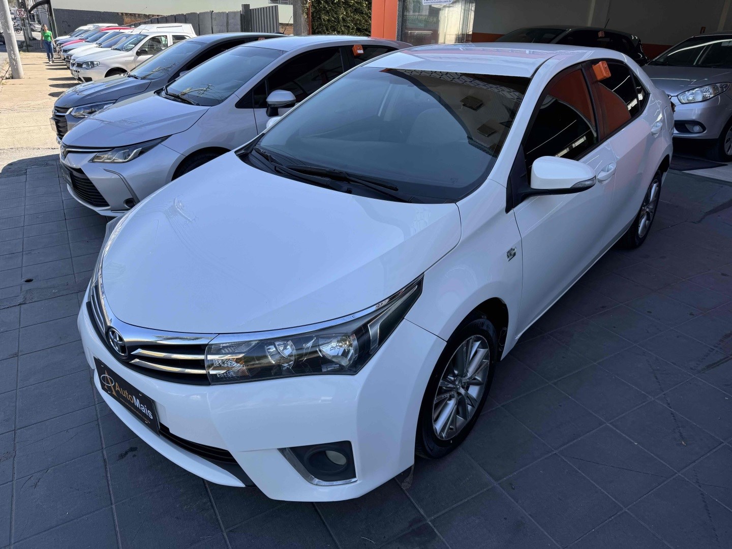 //www.autoline.com.br/carro/toyota/corolla-20-xei-16v-flex-4p-automatico/2015/nova-serrana-mg/24383590