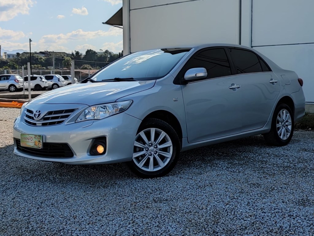 //www.autoline.com.br/carro/toyota/corolla-20-altis-16v-flex-4p-automatico/2014/criciuma-sc/24708817