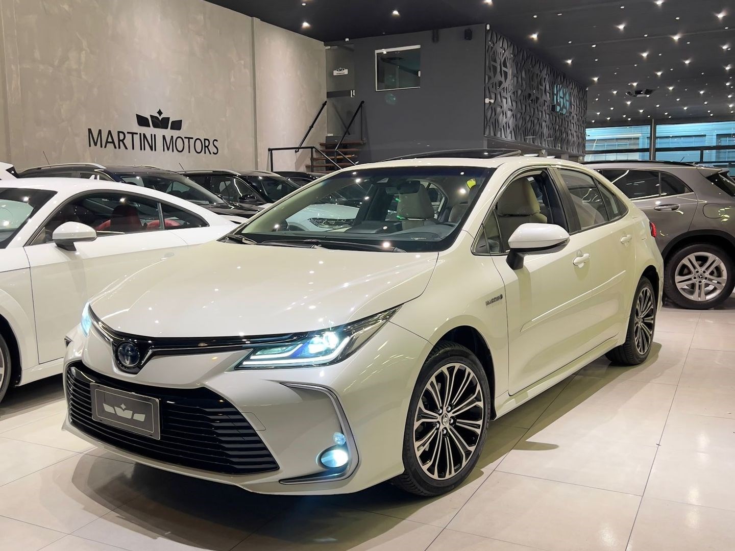 //www.autoline.com.br/carro/toyota/corolla-18-altis-premium-hybrid-16v-flex-4p-cvt/2020/jundiai-sp/24839066