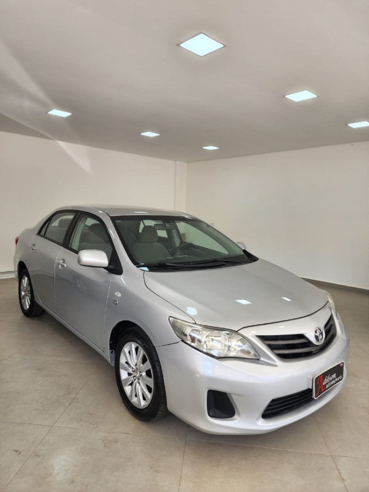 //www.autoline.com.br/carro/toyota/corolla-18-xli-16v-flex-4p-automatico/2013/palmeira-das-missoes-rs/24910520