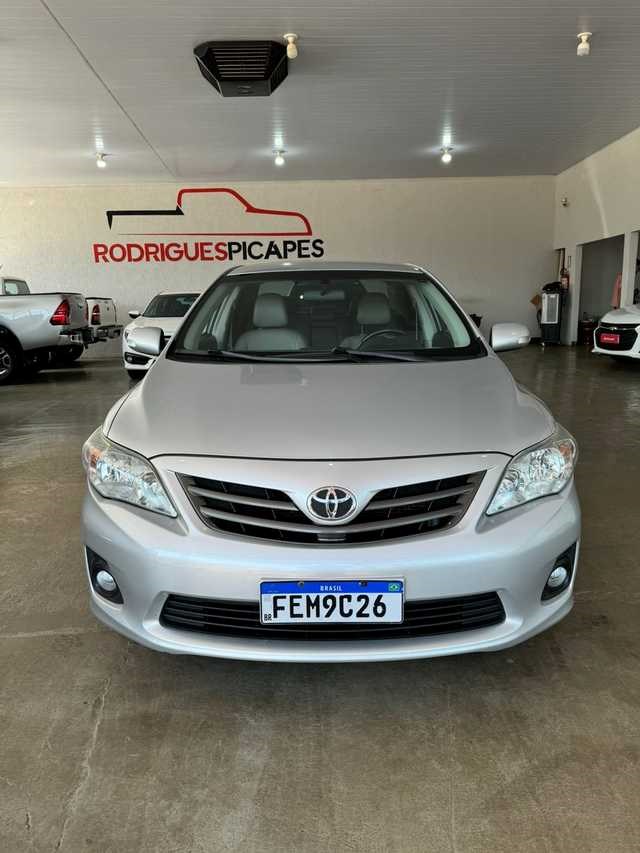 //www.autoline.com.br/carro/toyota/corolla-20-xei-16v-flex-4p-automatico/2013/santa-helena-de-goias-go/25006727