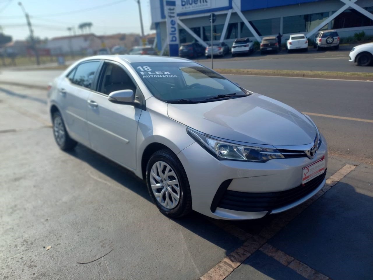 //www.autoline.com.br/carro/toyota/corolla-18-gli-16v-flex-4p-automatico/2018/piracicaba-sp/25028382