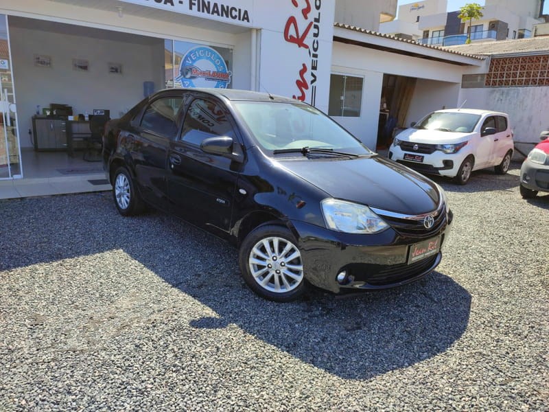 //www.autoline.com.br/carro/toyota/etios-15-sedan-xls-16v-flex-4p-manual/2014/curitiba-pr/17572308