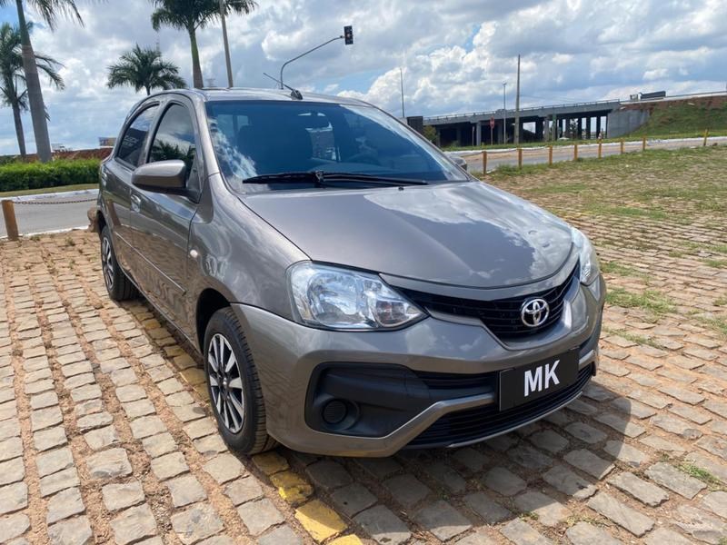 //www.autoline.com.br/carro/toyota/etios-13-hatch-x-16v-flex-4p-manual/2018/brasilia-df/23570182