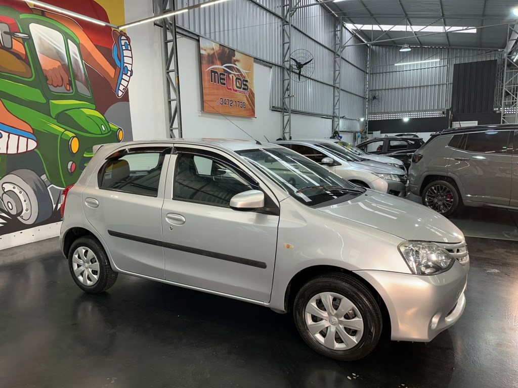 //www.autoline.com.br/carro/toyota/etios-13-hatch-x-16v-flex-4p-manual/2014/joinville-sc/23820532