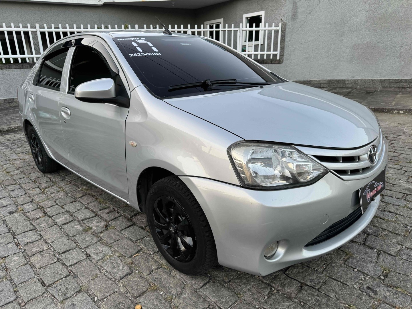 //www.autoline.com.br/carro/toyota/etios-15-hatch-xs-16v-flex-4p-automatico/2017/rio-de-janeiro-rj/23959561