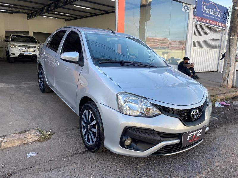 //www.autoline.com.br/carro/toyota/etios-15-hatch-xs-16v-flex-4p-manual/2018/cuiaba-mt/24242973
