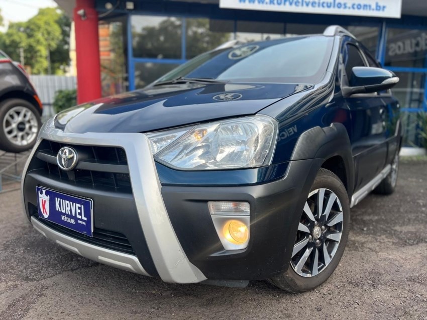 //www.autoline.com.br/carro/toyota/etios-15-cross-16v-flex-4p-manual/2015/porto-alegre-rs/24246159