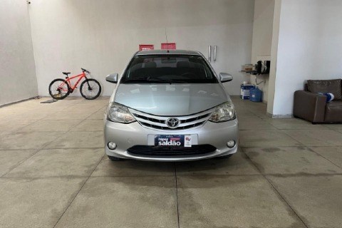 //www.autoline.com.br/carro/toyota/etios-15-sedan-xs-16v-flex-4p-manual/2014/salgueiro-pe/24298502