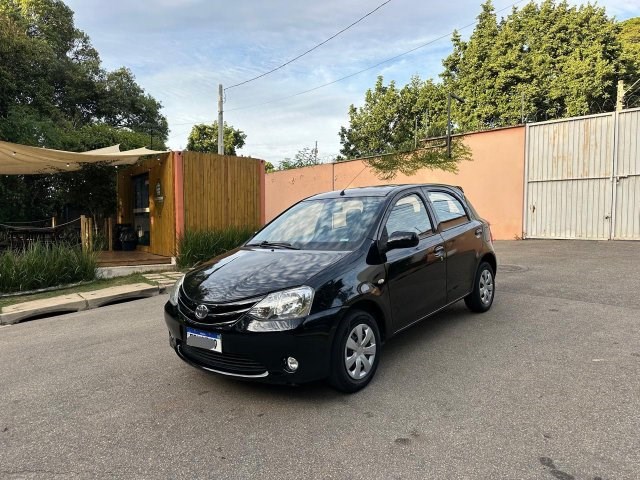 //www.autoline.com.br/carro/toyota/etios-13-hatch-xs-16v-flex-4p-manual/2013/sorocaba-sp/24355397