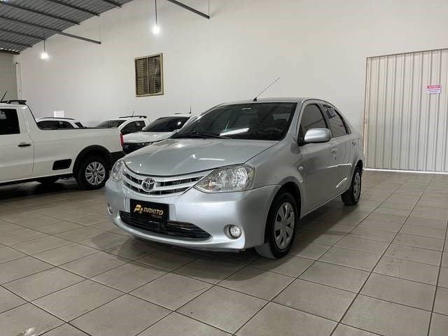 //www.autoline.com.br/carro/toyota/etios-15-sedan-xs-16v-flex-4p-manual/2013/vilhena-ro/24388579