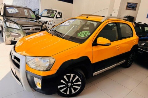 //www.autoline.com.br/carro/toyota/etios-15-cross-16v-flex-4p-manual/2014/sao-paulo-sp/24396193