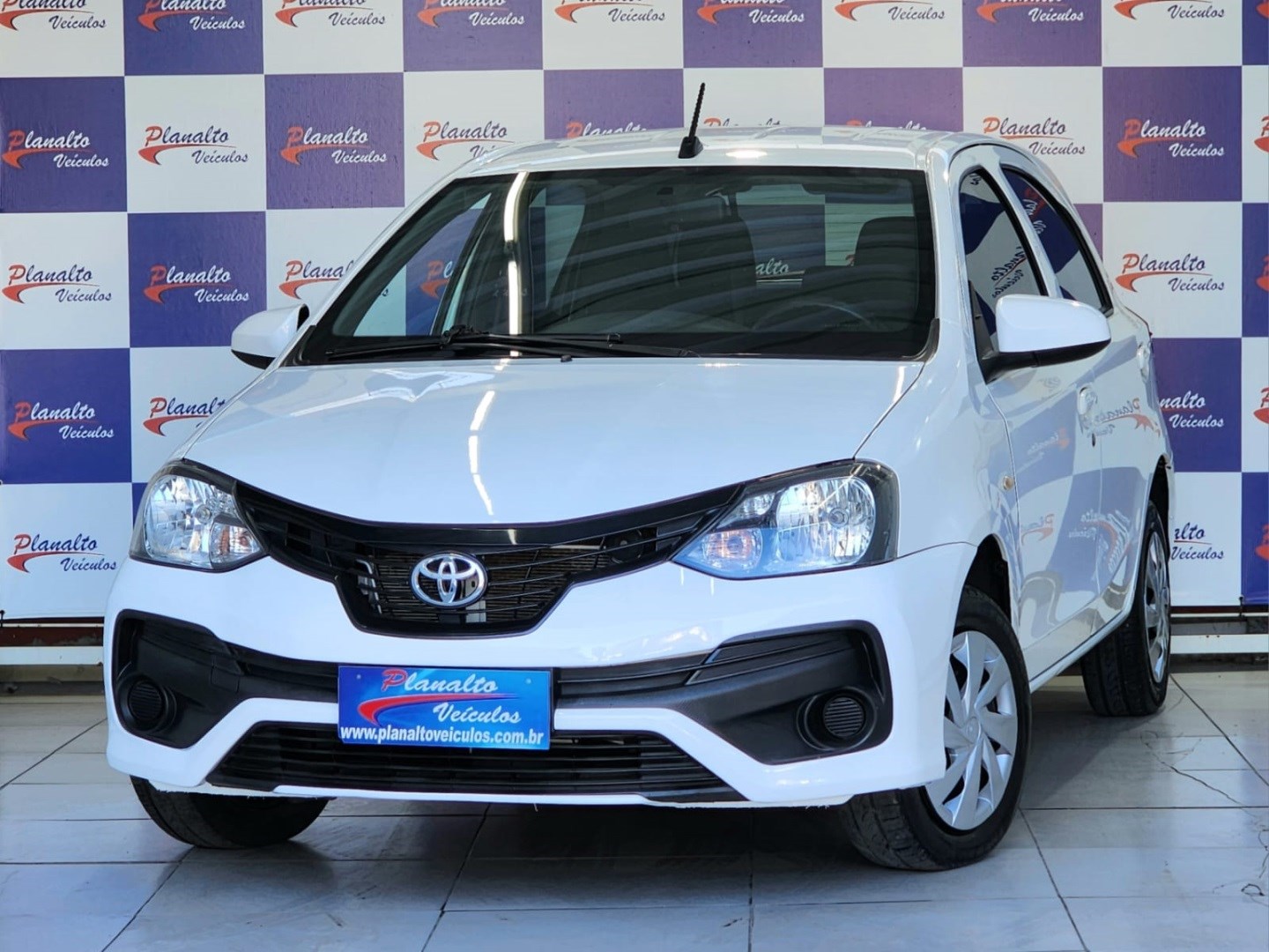 //www.autoline.com.br/carro/toyota/etios-13-hatch-x-16v-flex-4p-manual/2020/belo-horizonte-mg/24476704