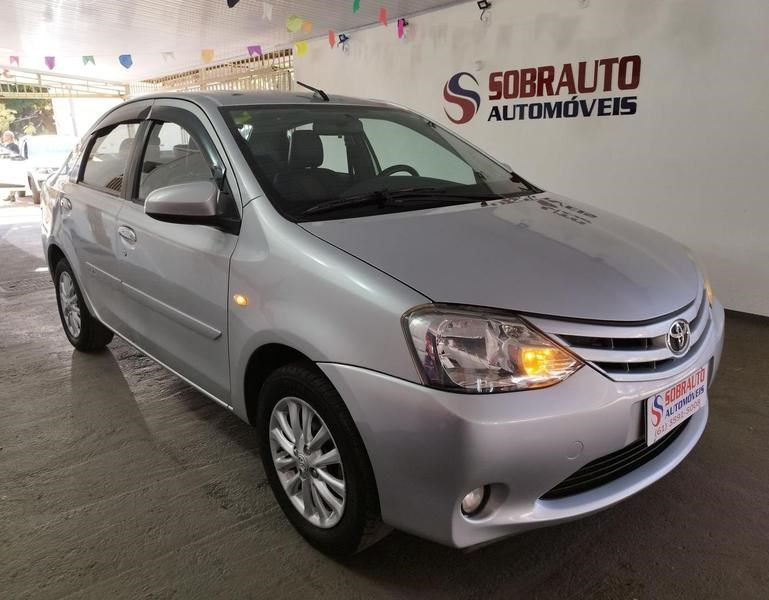 //www.autoline.com.br/carro/toyota/etios-15-sedan-xs-16v-flex-4p-automatico/2017/brasilia-df/24494224