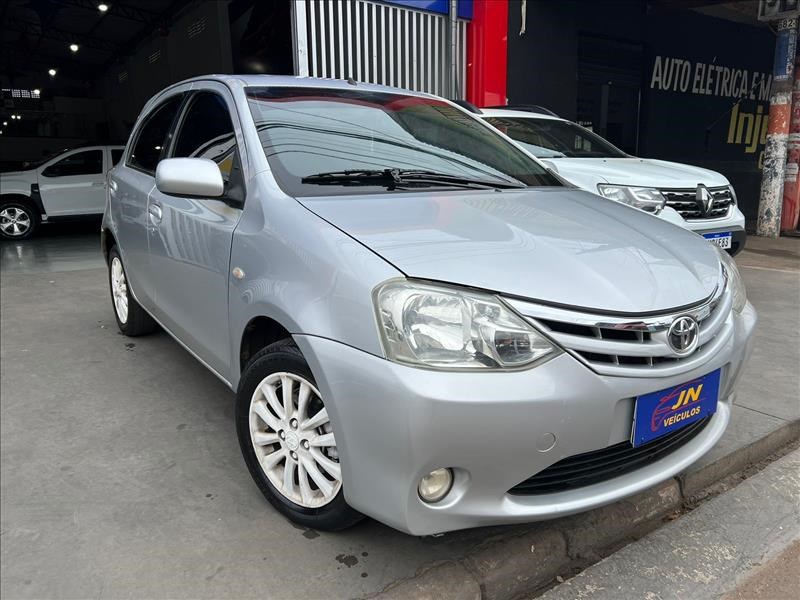 //www.autoline.com.br/carro/toyota/etios-15-hatch-xls-16v-flex-4p-manual/2013/varzea-grande-mt/24577948