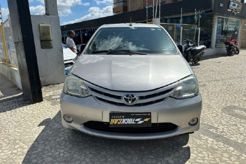 //www.autoline.com.br/carro/toyota/etios-15-sedan-xls-16v-flex-4p-automatico/2017/feira-de-santana-ba/24590678