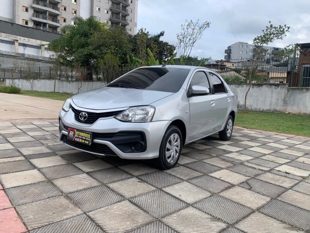 //www.autoline.com.br/carro/toyota/etios-15-sedan-xs-16v-flex-4p-automatico/2018/barueri-sp/24602258