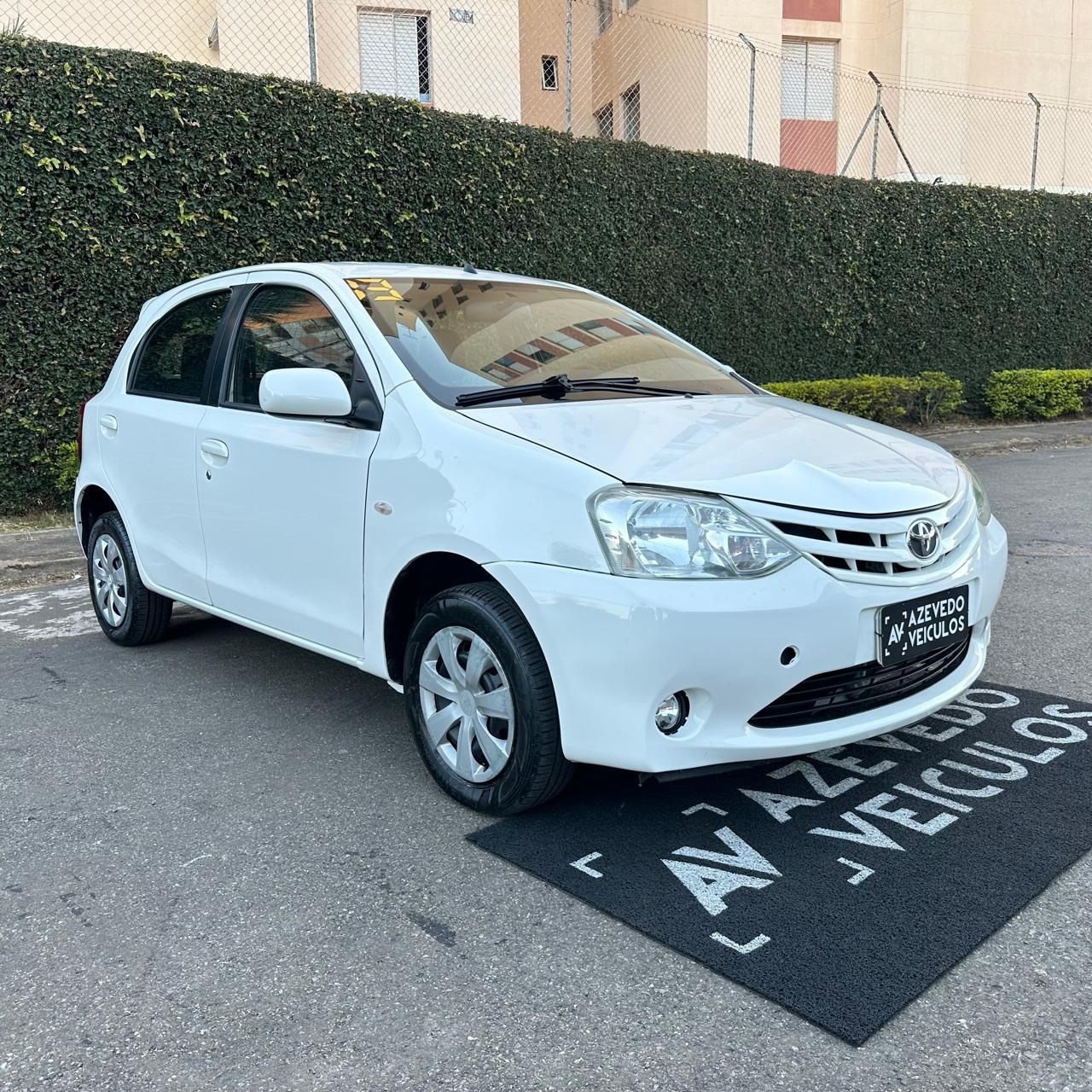 //www.autoline.com.br/carro/toyota/etios-13-hatch-xs-16v-flex-4p-manual/2013/campinas-sp/24625262