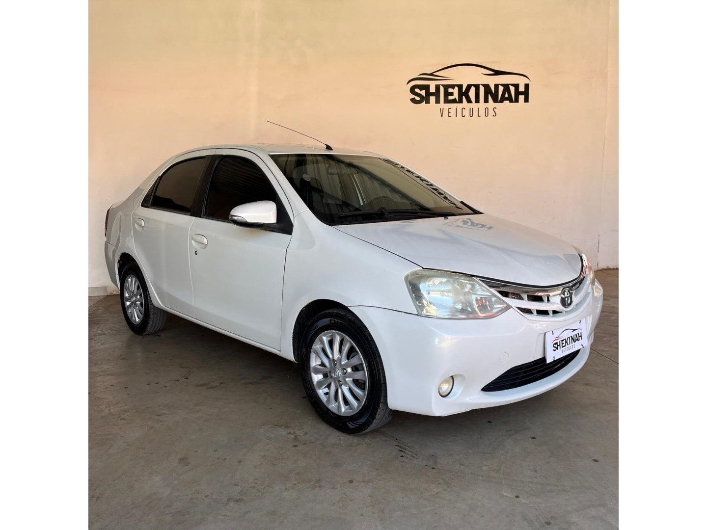 //www.autoline.com.br/carro/toyota/etios-15-sedan-xls-16v-flex-4p-manual/2015/rondonopolis-mt/24629991