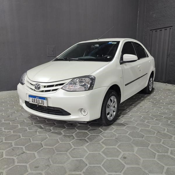 //www.autoline.com.br/carro/toyota/etios-15-sedan-xs-16v-flex-4p-manual/2015/londrina-pr/24645688