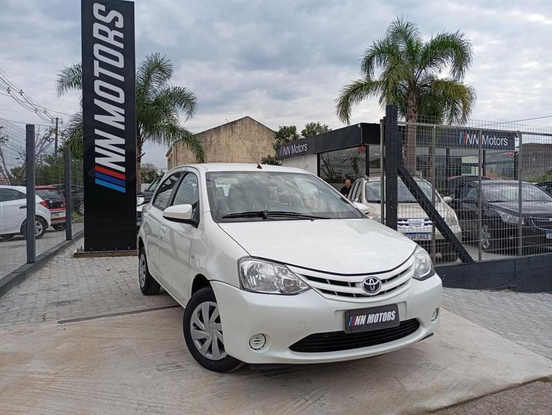 //www.autoline.com.br/carro/toyota/etios-15-hatch-xs-16v-flex-4p-manual/2015/pelotas-rs/24750314