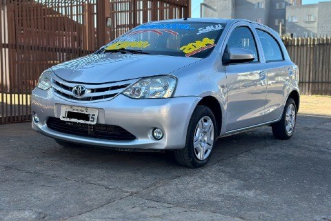 //www.autoline.com.br/carro/toyota/etios-13-hatch-x-16v-flex-4p-manual/2014/brasilia-df/24852762