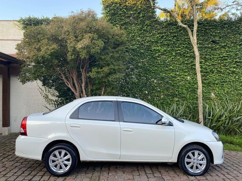 //www.autoline.com.br/carro/toyota/etios-15-sedan-x-plus-16v-flex-4p-automatico/2020/porto-alegre-rs/24899217
