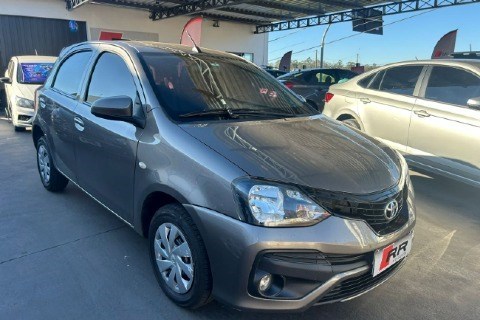 //www.autoline.com.br/carro/toyota/etios-13-hatch-x-16v-flex-4p-automatico/2019/avare-sp/24900362